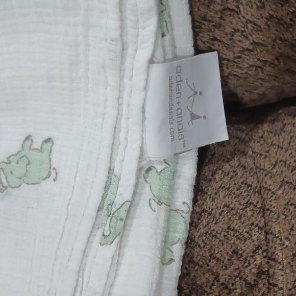4 Muslin Blankets 3 Aden + Anais 1 with no tag - Picture 3 of 5